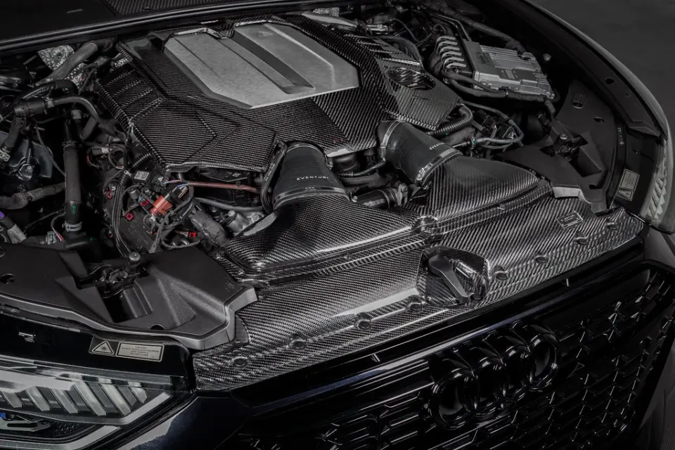Audi C8 RS6 karbon motorburkolat: Termékrészletek