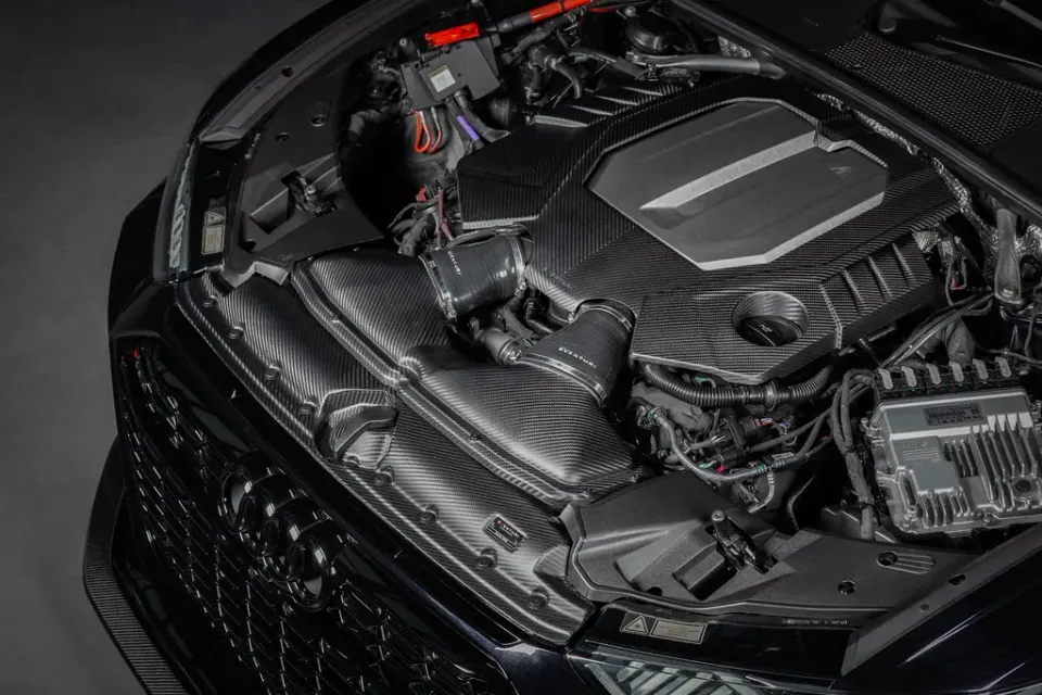 Audi C8 RS6 karbon motorburkolat: Termékrészletek