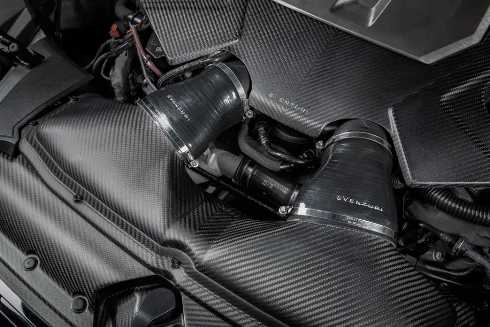 Audi C8 RS6 karbon motorburkolat: Termékrészletek