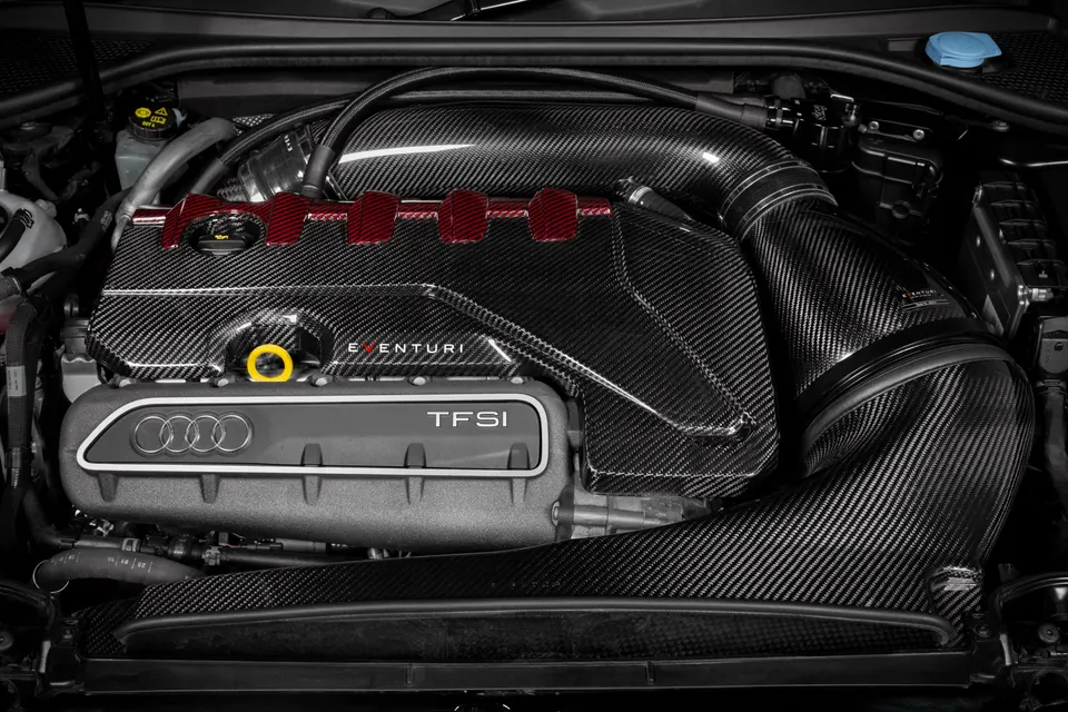Audi RS3 karbon motorburkolat, 5. kép