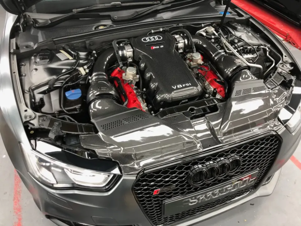 Audi RS5 karbon zárhíd-burkolat: Termékrészletek
