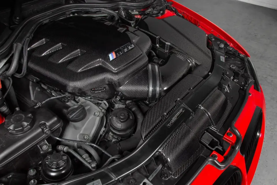 BMW E9X M3 karbon szívócsonk-burkolat: Termékrészletek