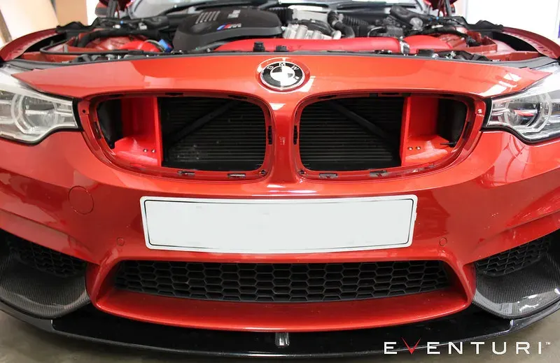 BMW F8X M3/M4 V2 karbon szívórendszer: Fejlesztés
