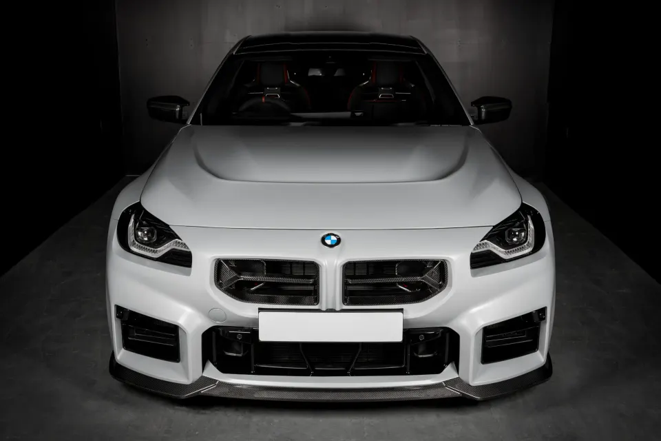 BMW G87 M2 karbon légbeömlők, 14. kép