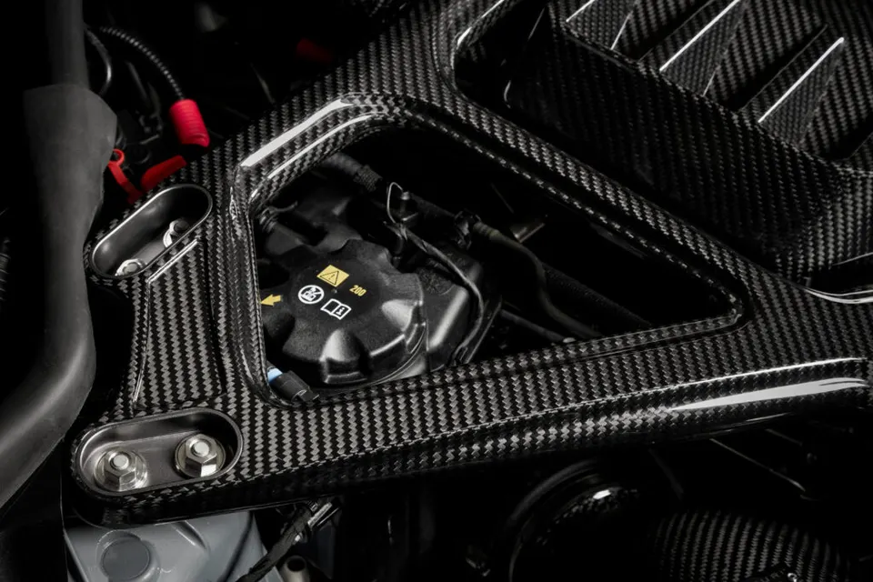 BMW G8X M2/M3/M4 karbon toronymerevítő: Termékrészletek