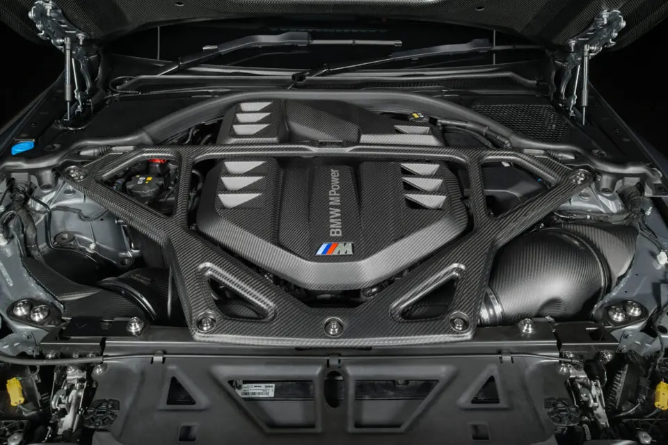 BMW G8X M2/M3/M4 karbon toronymerevítő: Termékrészletek