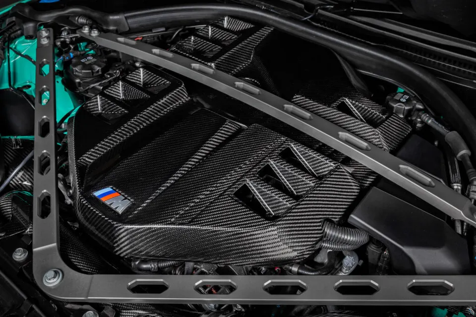 BMW G8X M3/M4 karbon motorburkolat: Termékrészletek