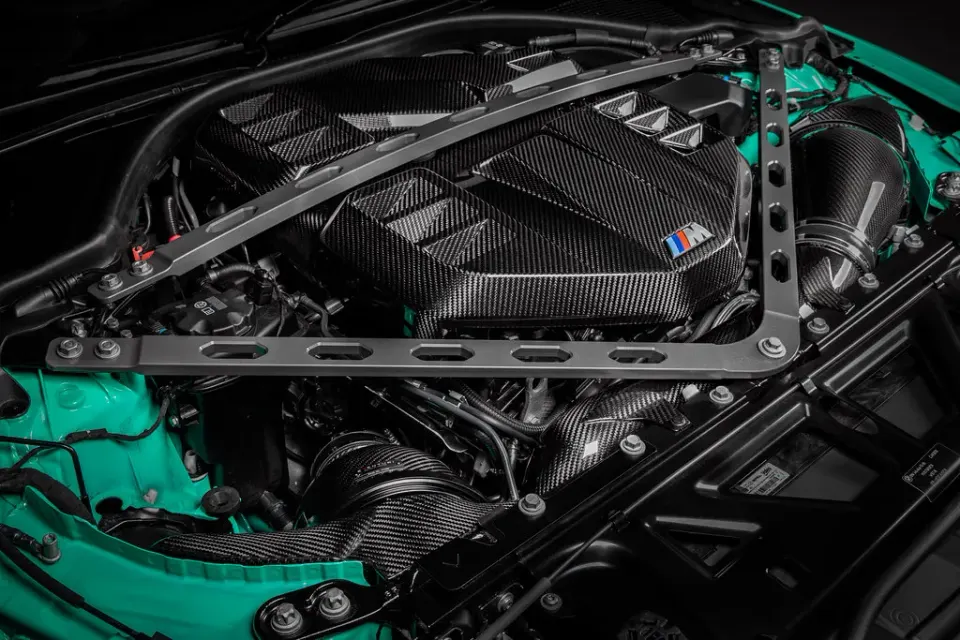 BMW G8X M3/M4 karbon motorburkolat: Termékrészletek