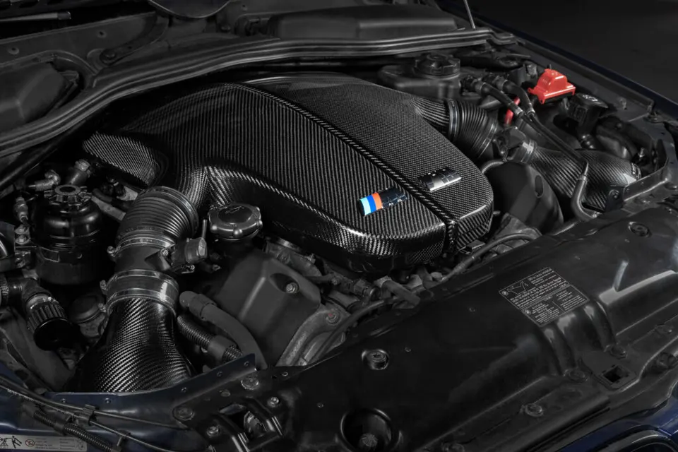 BMW S85 karbon szívócsonk-burkolat: Termékrészletek