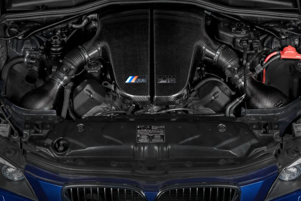 BMW S85 karbon szívócsonk-burkolat: Termékrészletek