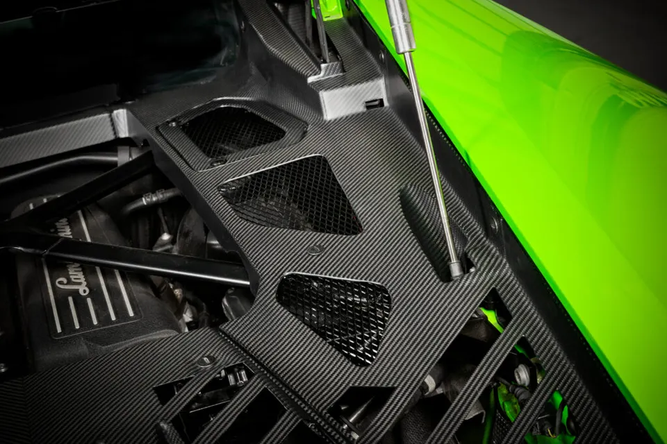 Lamborghini Huracán karbon motorburkolat-készlet: Termékrészletek