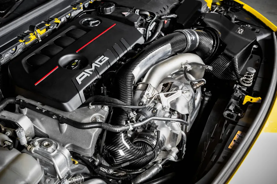 Mercedes A35/A250 karbon turbó szívócső: Termékrészletek