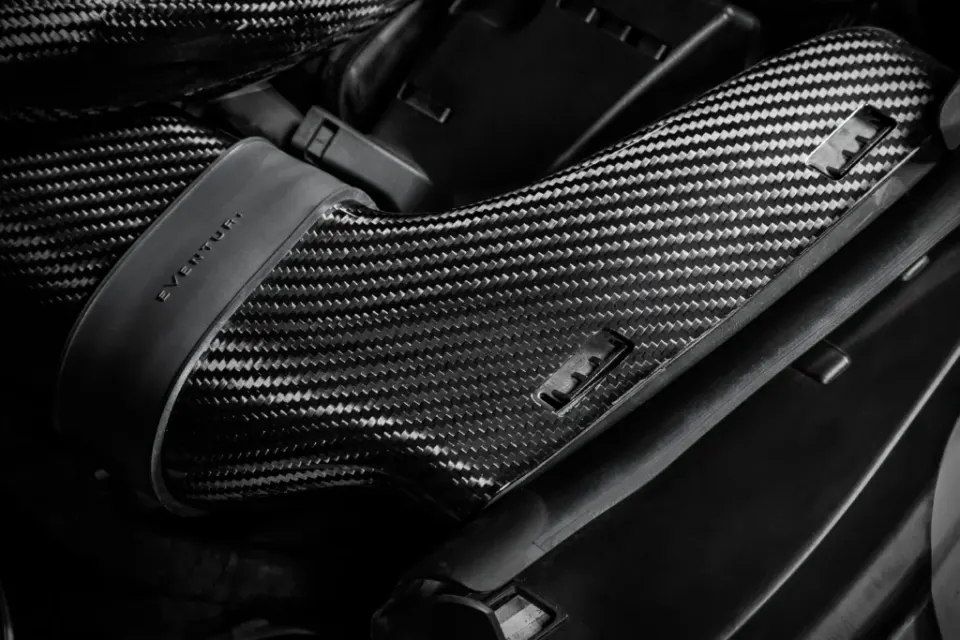 Mercedes C63/C63S AMG szívórendszer: Termékrészletek