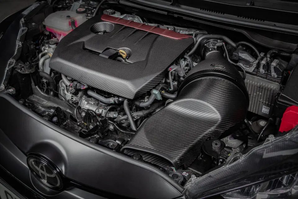 Toyota GR Corolla karbon motorburkolat: Termékrészletek