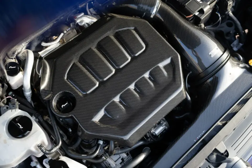 VW Golf MK8 karbon motorburkolat: Termékrészletek